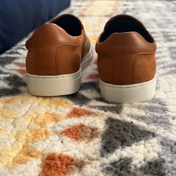 Men’s size 10.5 Alfani tan Spencer slip on shoes. - Picture 3 of 6